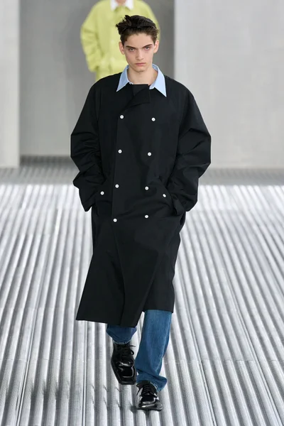 Look 16